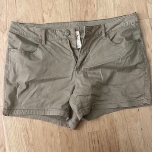 Kaki size 14 shorts